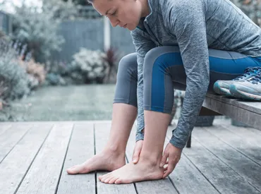 Black Dot Under Toenail: Causes, Diagnosis, and Treatment Guide