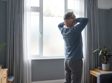 Stabbing Pain Under Left Shoulder Blade: Causes, Relief & When to Seek Help