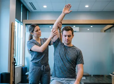 Pinched Nerve Scapula: Symptoms, Causes, and Evidence-Based Treatment